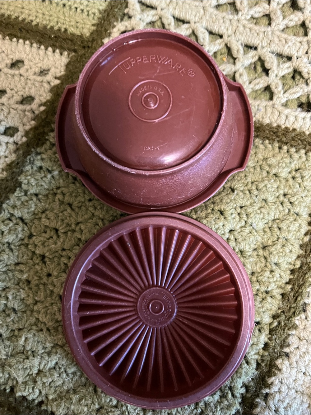 Tupperware Round Lidded Containers in Red, Yellow, Brown, and Olive - Picture 7 of 11